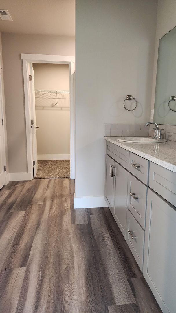 Building Photo - 3 Bedroom, 2.5 Bathroom + DEN in Yelm Cree...