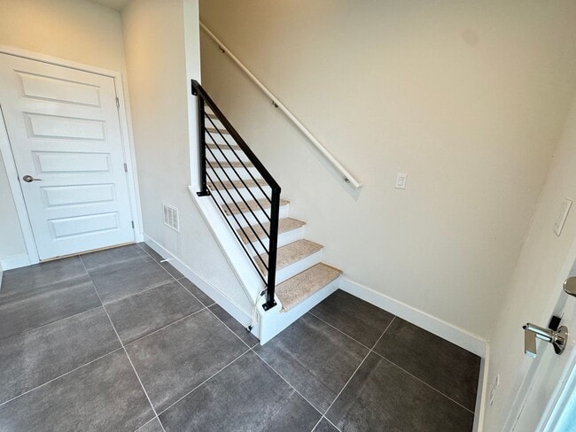 Building Photo - Denver Townhome with Great Views - License #2024-ENTITY-0003918