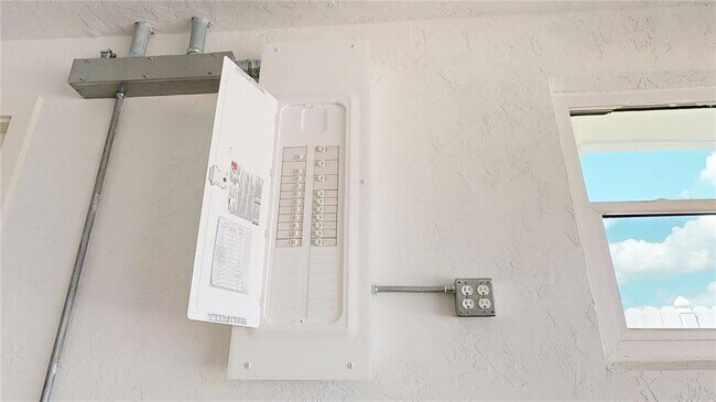 Building Photo - 6380 3rd Palm Point