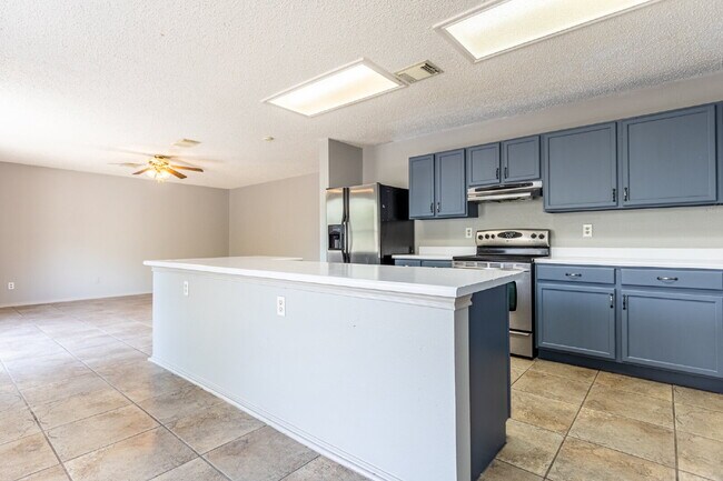 Building Photo - 8423 Parry Path