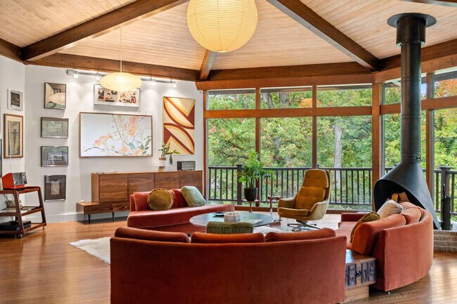 Building Photo - 2720 N Fillmore St