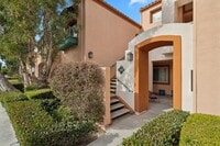 Building Photo - Villa Point Upper Unit with Loft and Golf ...