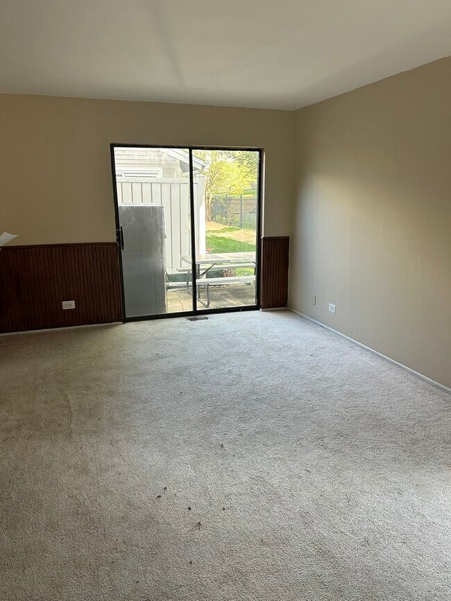 Building Photo - 1373 Whispering Springs Cir