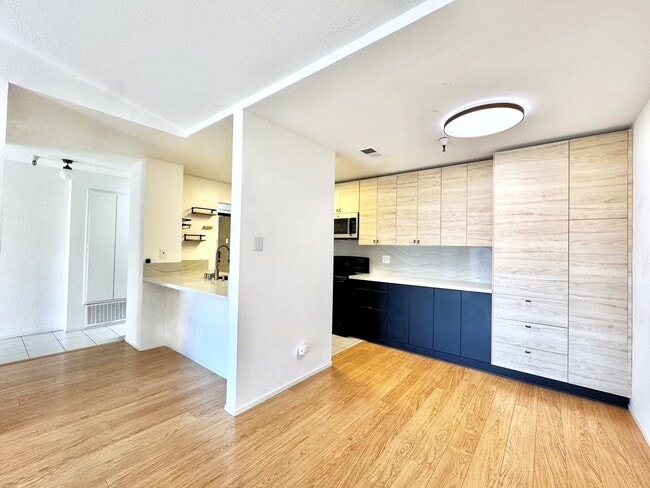 Building Photo - 1400 Carpentier St