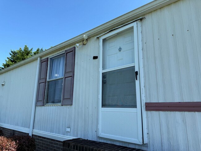 Building Photo - Charming Rural Home with Large Yard & Storage