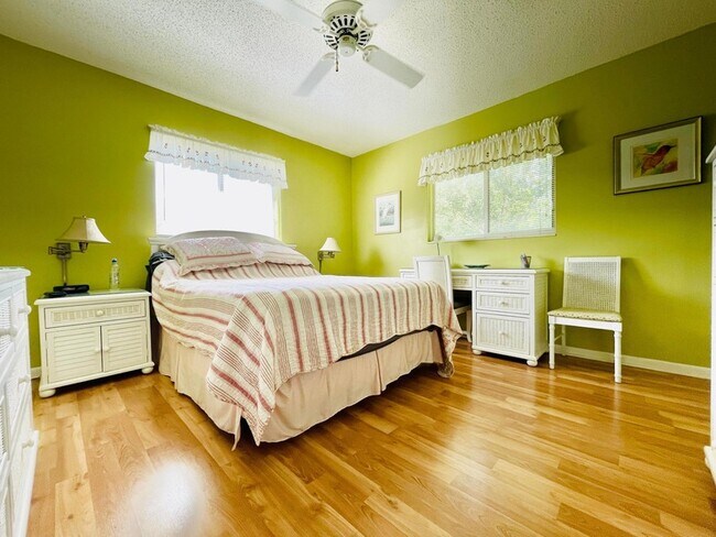 Building Photo - 257 S Cypress Rd