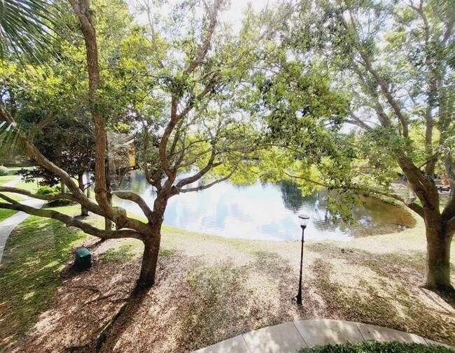 Building Photo - 8843 Villa View Cir