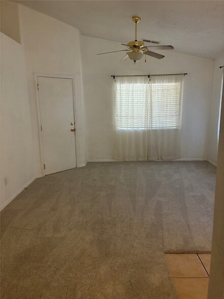 Building Photo - 10639 Rockcliff Dr NW