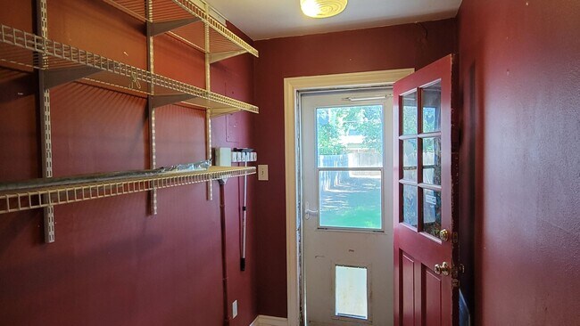 Building Photo - PRE -LEASING FOR AUGUST 1ST! Great College Rental! Beautiful Home Near Tech Campus!!