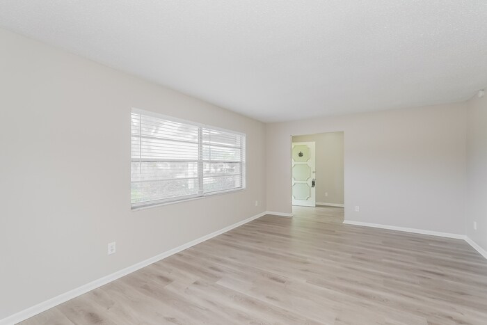 Building Photo - 6142 Donegal W