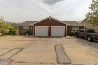 Building Photo - 3322 E St Charles Rd