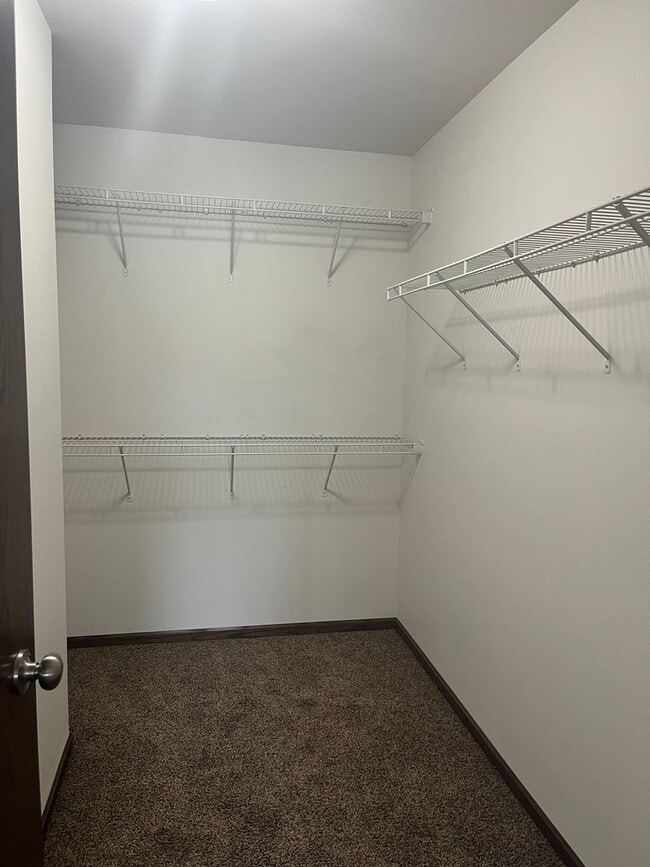 Building Photo - 3 Bed 3 Bath Twin Home