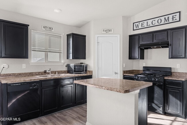 Building Photo - 945 Villa Seca Dr