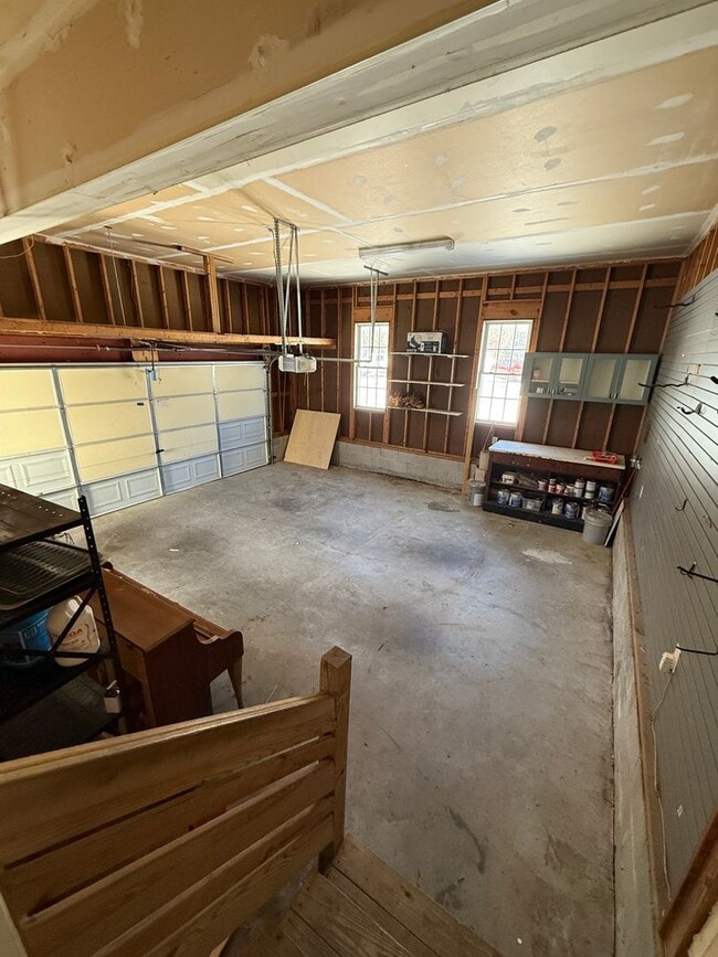 Building Photo - Large 4 Bedroom Home in Glen Allen