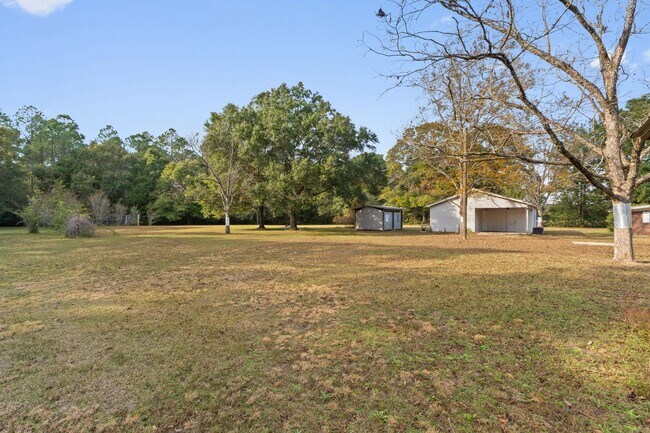 Building Photo - 3 bedrooms 2 bathroom