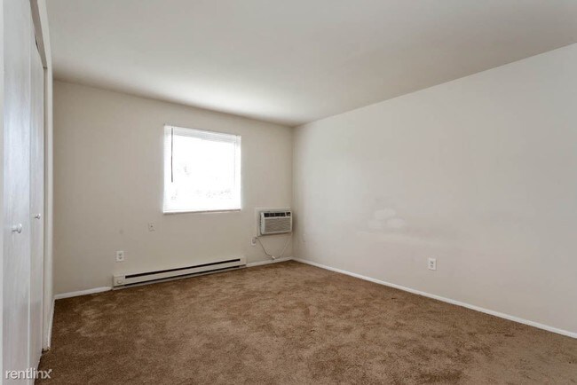 Building Photo - 2 br, 1 bath Apartment - Windsor Arms