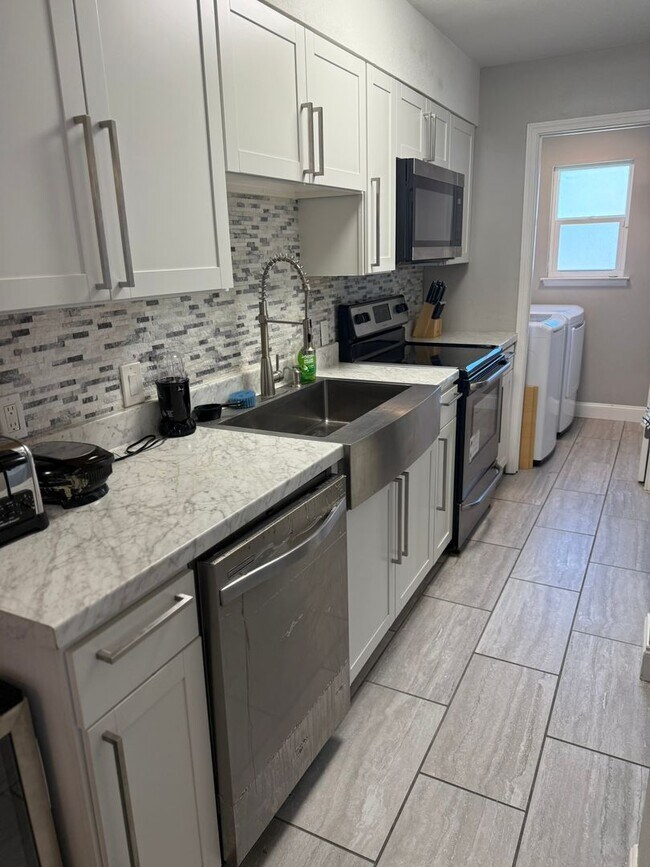 Building Photo - Destin townhome...AVAILABLE NOW!!!