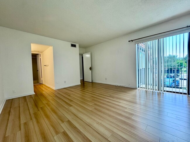 Building Photo - 6330 Red Pine Ln