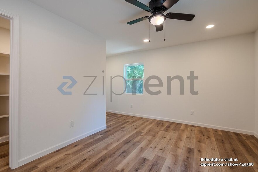 Building Photo - 3923 Alsace St