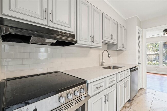 Building Photo - 555 Shady Oak Dr