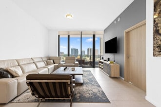 Building Photo - 1000 Brickell Plaza