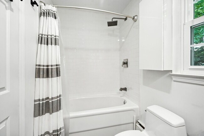 Building Photo - 163 MacGregor Dr