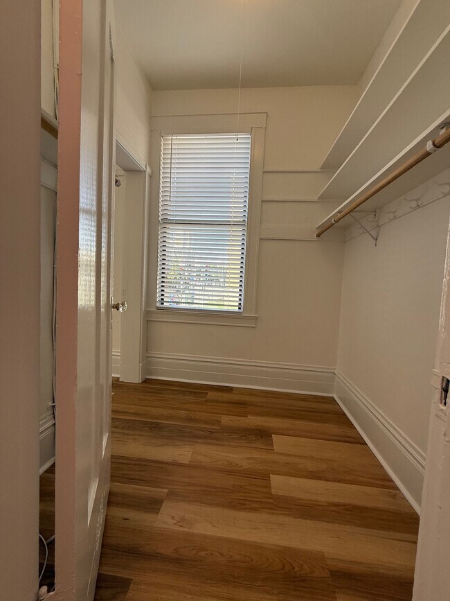 Building Photo - 156 Franklin St