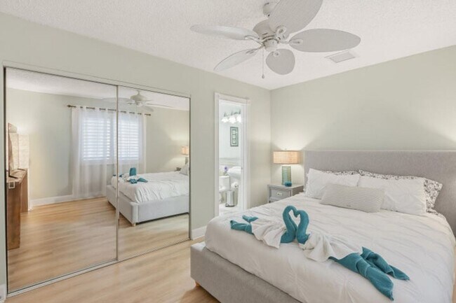 Building Photo - 1905 Meadow Ct