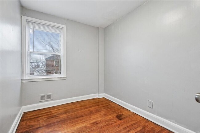 Building Photo - 3914 Erdman Ave