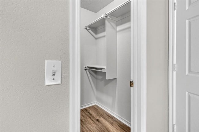 Building Photo - Adorable remodel in Yukon/Mustang schools