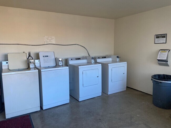 Building Photo - 1215 Pioneer St