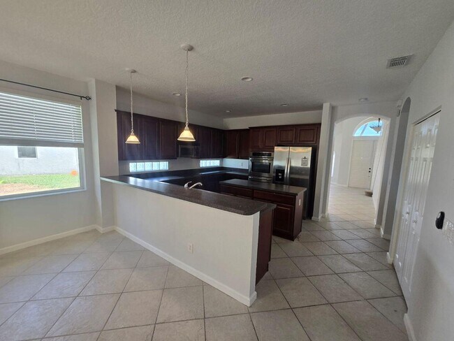 Building Photo - 9310 Silver Glen Way