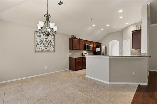 Building Photo - 337 Royal Oak Dr