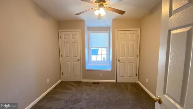 Building Photo - 7642 Bluff Point Ln