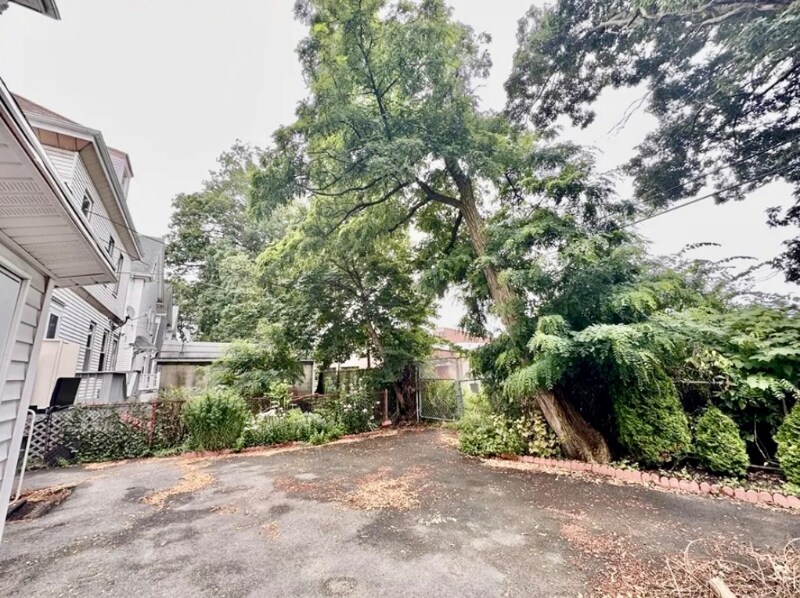 Building Photo - 98 Harrishof St