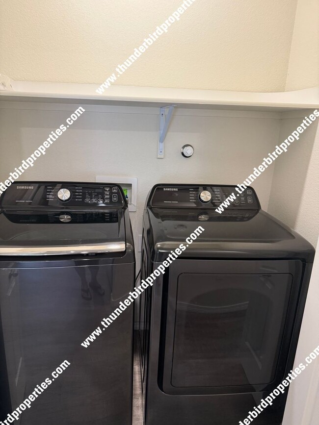 Building Photo - 1523 Borrego Dr SE