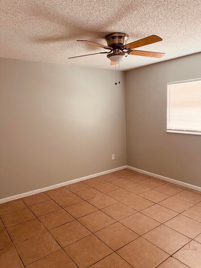 Building Photo - 805 Revels Ln