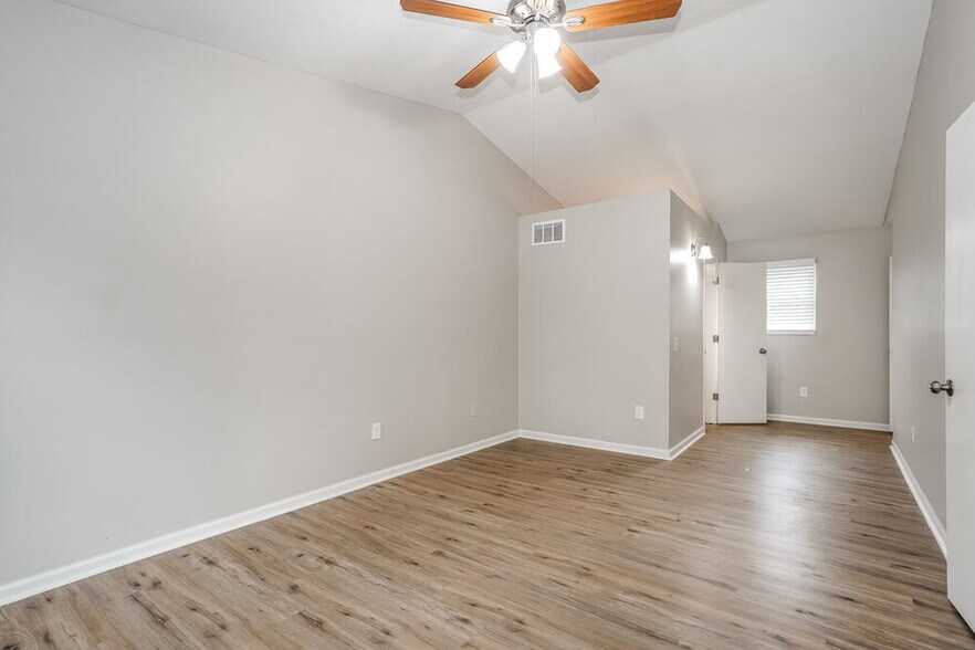 Building Photo - 2656 Willowgate Rd