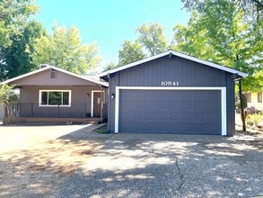 Building Photo - 3 bedroom, 2 bath in Lake Wildwood, Penn V...