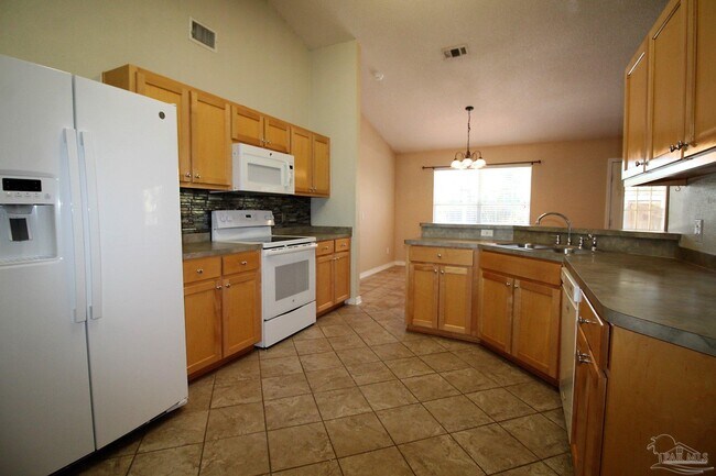 Building Photo - 10319 Wailuku Dr