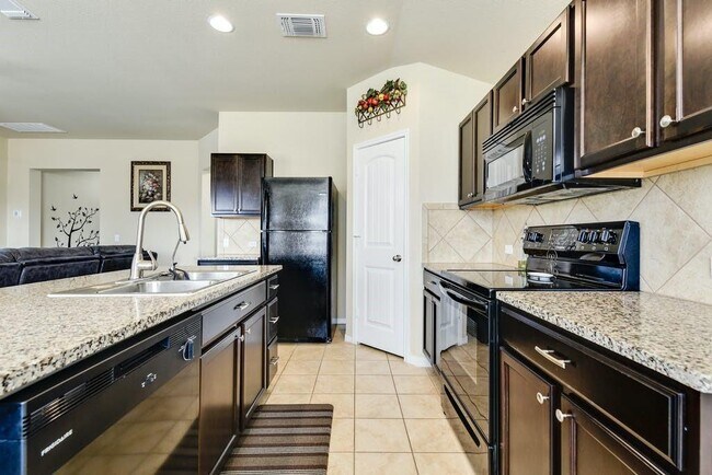 Building Photo - 100 Sulphur River Lp