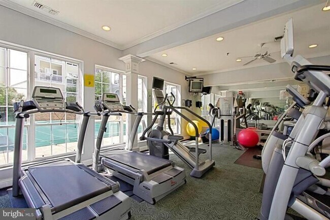 Building Photo - Gorgeous condo in a great location!