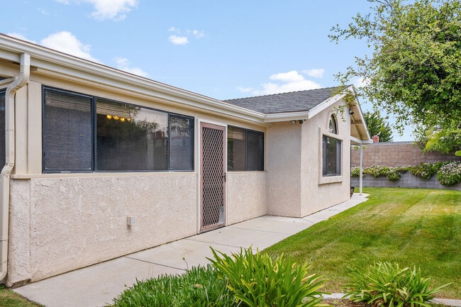 Building Photo - 288 Altair Ave