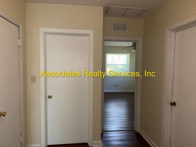 Building Photo - 7 Blocks to Campus! 3 Bed, 2 Bath with a Fenced Backyard and Large Sunroom