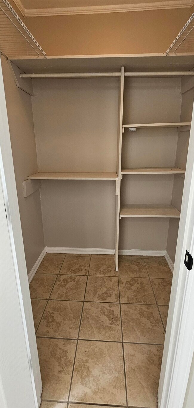 Building Photo - 811 17th Ave