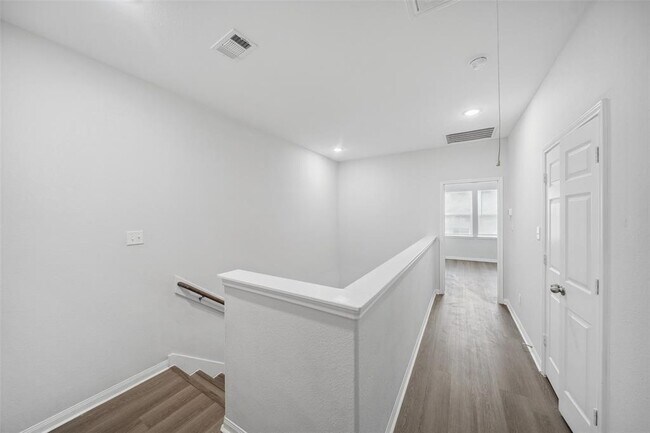 Building Photo - 9018 Everglade Dr