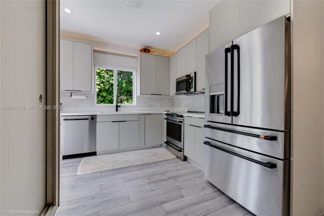Building Photo - Minorca Avenue, Coral Gables, FL 33134 - 2 BR 2 BA single-family home