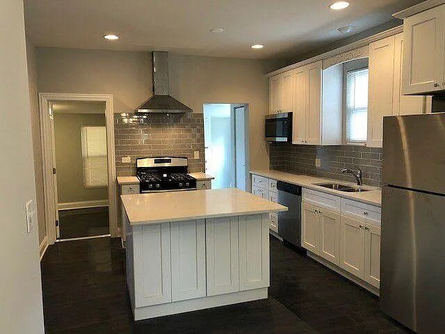 Building Photo - 725 Warner Ave