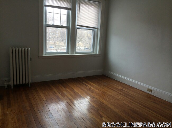 Building Photo - 1748 Beacon St
