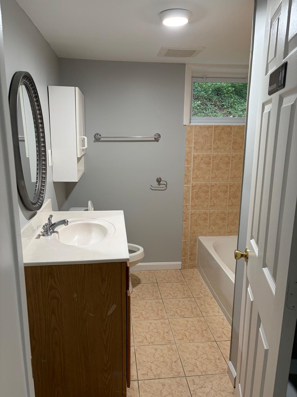 Building Photo - 13430 Pinetree Dr